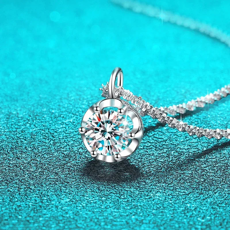 Amora Éclat Moissanite Necklace