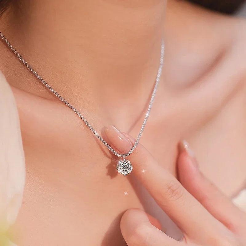 Amora Éclat Moissanite Necklace