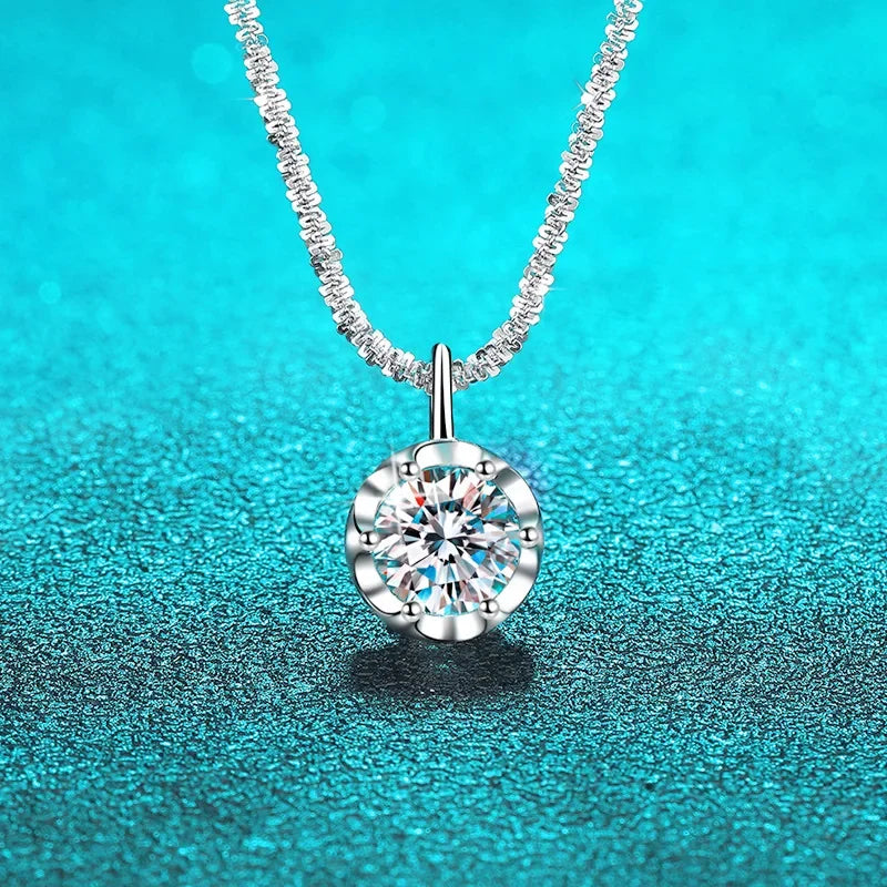 Amora Éclat Moissanite Necklace